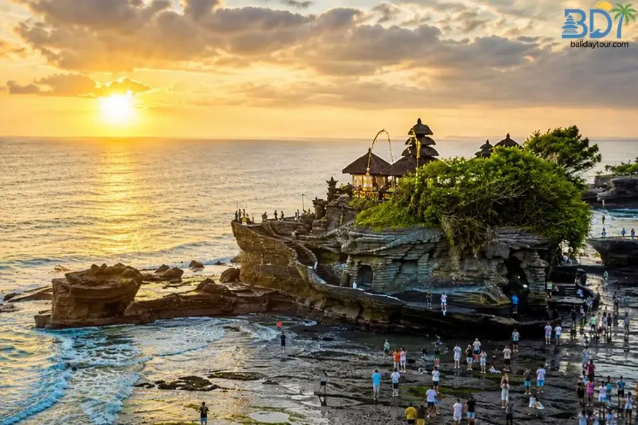 Tanah lot temple at sunset